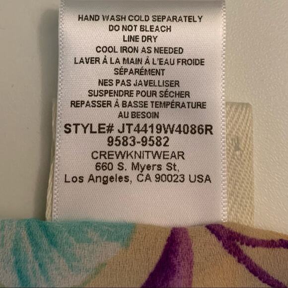 NWOT H.I.P floral wrap 3/4 sleeve blouse.  Size S. - Picture 8 of 8